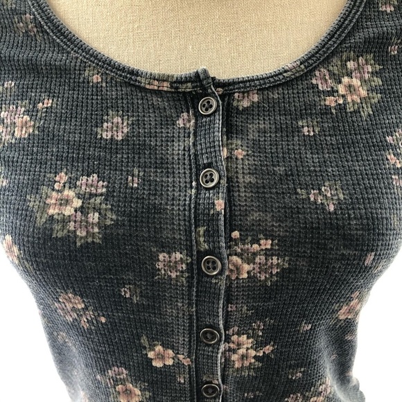 American Eagle Outfitters Tops - 🎄 American Eagle  floral waffle baby T grey XS